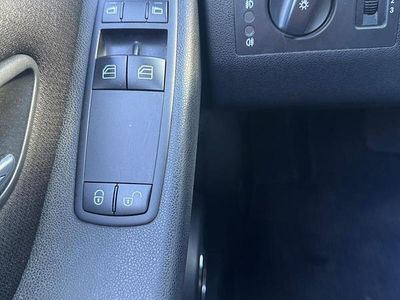 Usata Mercedes B200 140 CV (102 kW) 2005 Grigio Monovolume