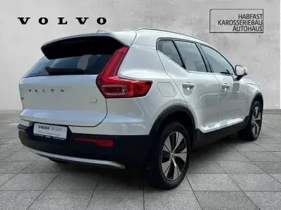 Gebraucht Volvo XC40 Plus 211 PS (155 kW) 2022 Crystal white / metallic SUV