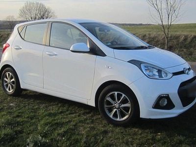 Gebraucht Hyundai i10 YES! Silver 87 PS (63 kW) 2015 Weiß Kleinwagen