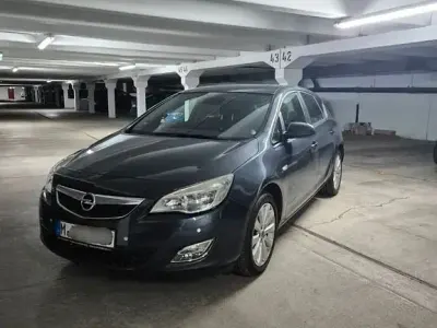 Gebraucht Opel Astra 116 PS (85 kW) 2010 Grau Limousine