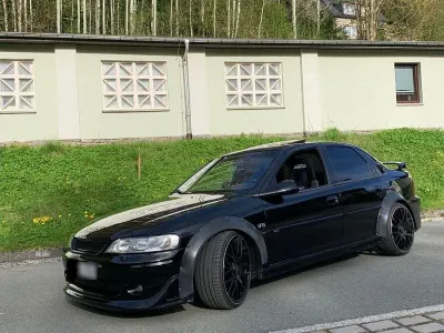 Second-hand Opel Vectra 194 CP (142 kW) 2000 Negru Berlinǎ