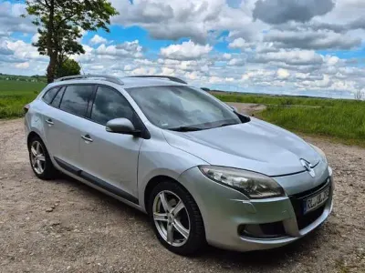 Gebraucht Renault Mégane III GT 160 PS (117 kW) 2012 Silber Limousine