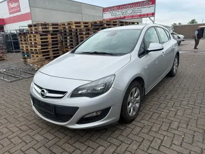 Brugt Opel Astra Edition 116 HK (85 kW) 2014 Sølv Sedan