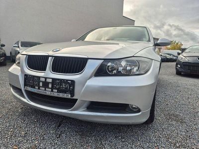 Second-hand BMW 318 129 CP (94 kW) 2006 Argintiu Berlinǎ