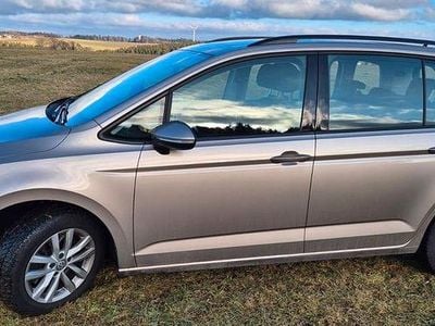 Gebraucht VW Touran Highline 140 PS (102 kW) 2016 Gold Van / Kleinbus