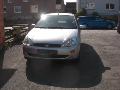 Gebraucht Ford Focus 101 PS (74 kW) 2001 Silber Limousine