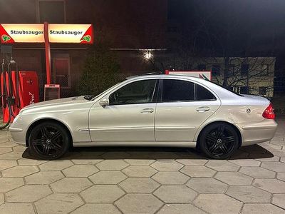 Gebraucht Mercedes E240 177 PS (130 kW) 2002 Silber Limousine