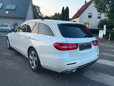 Gebraucht Mercedes E220 Avantgarde 194 PS (142 kW) 2019 Weiß Kombi