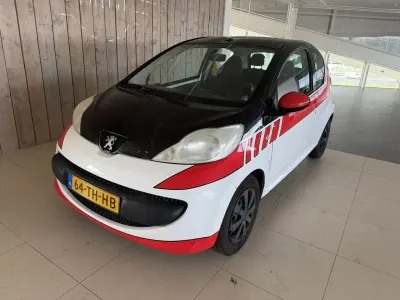 Gebraucht Peugeot 107 68 PS (50 kW) 2006 Weiß Kleinwagen