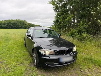 Gebraucht BMW 116 122 PS (89 kW) 2011 Schwarz Kleinwagen