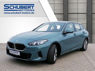 Neu BMW 116 122 PS (89 kW) 2026 Cape york grün metallic Kleinwagen