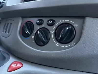Gebraucht Opel Vivaro 110 PS (80 kW) 2005 Weiß Van / Kleinbus