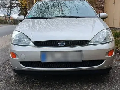 Brugt Ford Focus Ambiente 75 HK (55 kW) 2000 Grå Sedan