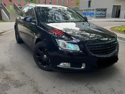 Käytetty Opel Insignia Sport 160 HP (117 kW) 2013 Sininen Farmari