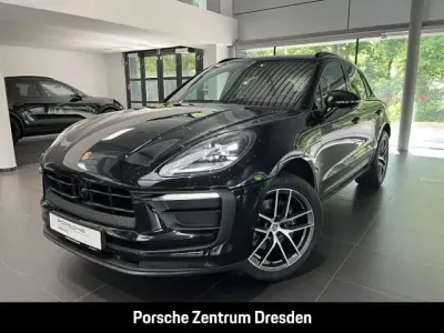 Gebraucht Porsche Macan 265 PS (194 kW) 2023 Tiefschwarzmetallic (metallic) SUV