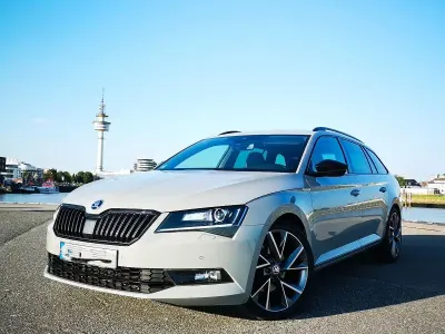 Gebraucht Skoda Superb SportLine 190 PS (139 kW) 2018 Grau Kombi