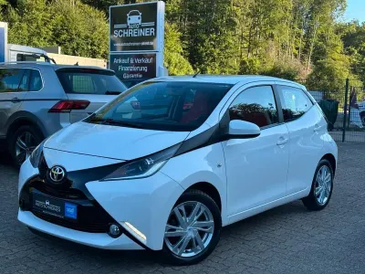 Gebraucht Toyota Aygo X-play 69 PS (50 kW) 2017 Solid white Kleinwagen