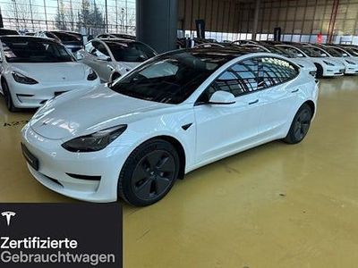 Weiß Gebraucht 2023 Tesla Model 3 Standard Range Limousine | 28.400 € (Fairer Preis)