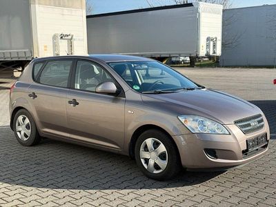Braun Gebraucht 2010 Kia Ceed Kleinwagen | 3.500 € (Fairer Preis)