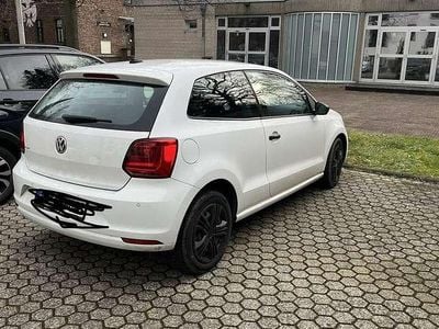Gebraucht VW Polo 60 PS (44 kW) 2017 Weiß Coupé