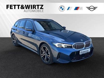 Gebraucht BMW 330 M Sport 245 PS (180 kW) 2025 Arctic race blue metallic Kombi