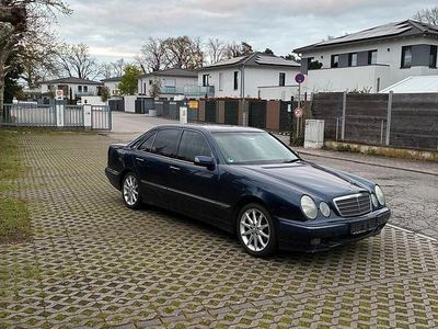 Second-hand Mercedes 320 197 CP (144 kW) 1999 Albastru Berlinǎ
