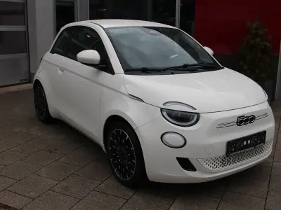 Gebraucht Fiat 500e Icon 86 kW (118 PS) 2022 Weiß Limousine