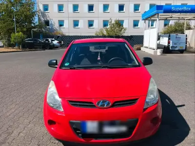 Gebraucht Hyundai i20 78 PS (57 kW) 2009 Rot Kleinwagen
