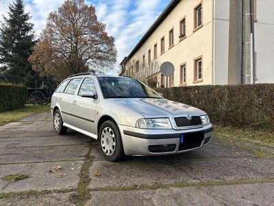 Silber Gebraucht 2003 Skoda Octavia Kombi | 3.990 €