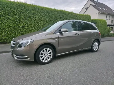 Gebraucht Mercedes B180 122 PS (89 kW) 2012 Beige Kleinwagen