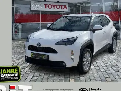 Gebraucht Toyota Yaris Cross Comfort 116 PS (85 kW) 2023 Weiß SUV