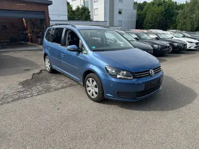 Gebraucht VW Touran Comfortline 105 PS (77 kW) 2013 Blau Van / Kleinbus