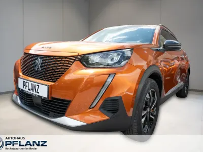 Gebraucht Peugeot e-2008 Allure 100 kW (136 PS) 2023 Orange SUV
