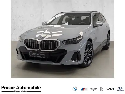 Neu BMW 530e M Sport 299 PS (219 kW) 2026 Grau Kombi