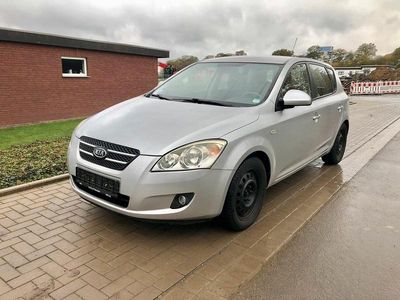 Silber Gebraucht 2007 Kia Ceed Kleinwagen | 2.390 € (Etwas zu teuer)