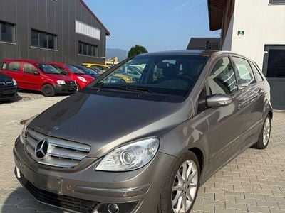Mercedes B200