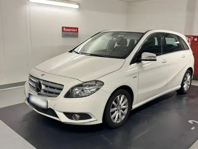 Gebraucht Mercedes B180 2012 Weiß Kleinwagen