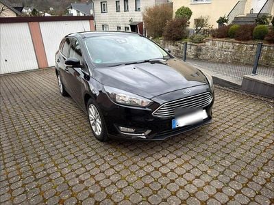 Gebraucht Ford Focus Titanium 125 PS (91 kW) 2016 Schwarz Kombi