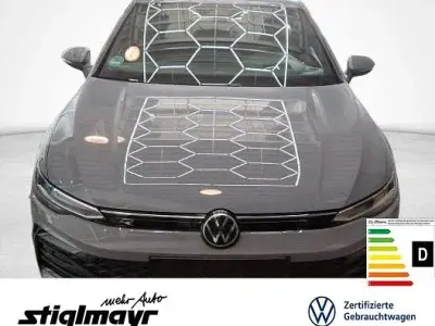 Gebraucht VW Golf VIII R-line 150 PS (110 kW) 2025 Mondsteingrau Limousine