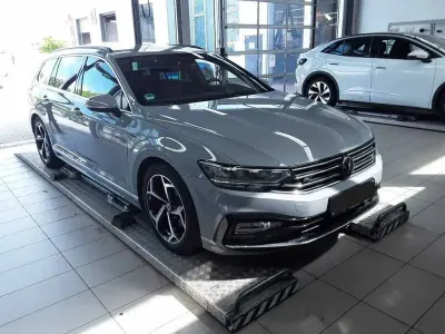 Gebraucht VW Passat Business 190 PS (139 kW) 2023 Grau Kombi