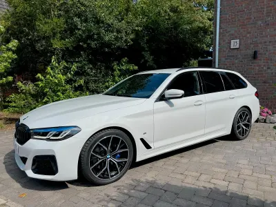Gebraucht BMW 520 M Sport 190 PS (139 kW) 2022 Weiß Limousine
