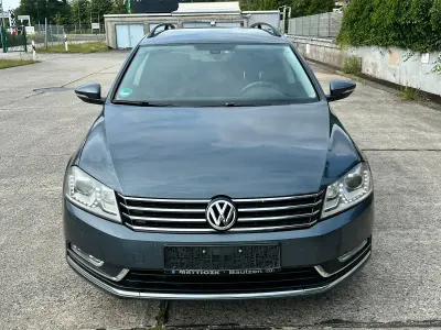Gebraucht VW Passat 122 PS (89 kW) 2012 Blau Kombi