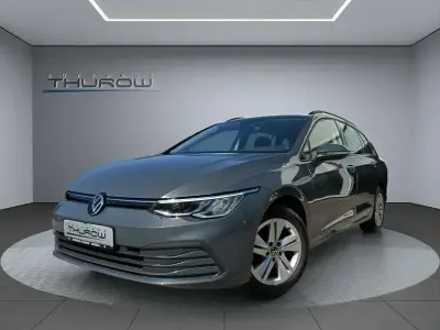 Gebraucht VW Golf VIII Life 131 PS (96 kW) 2021 Delfingrau metallic Kombi
