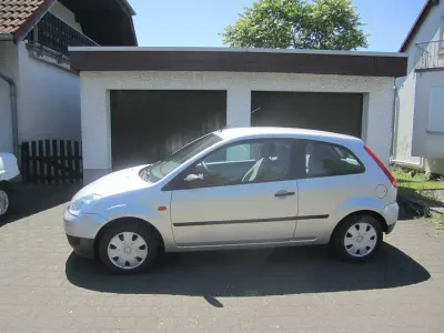 Gebraucht Ford Fiesta Ambiente 80 PS (58 kW) 2003 Silber Kleinwagen