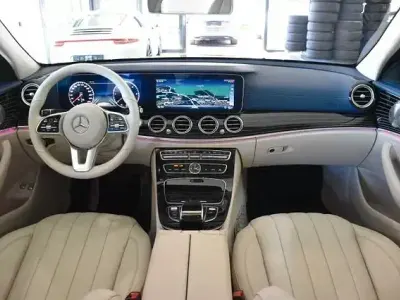 Gebraucht Mercedes E400 AMG line 340 PS (250 kW) 2019 Blau Limousine