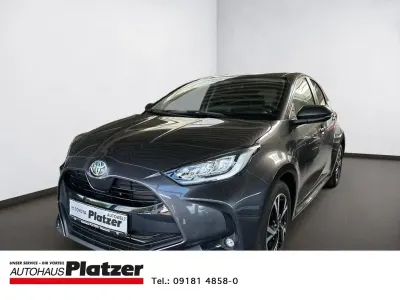 Neu Toyota Yaris Hybrid 116 PS (85 kW) 2026 Grau Limousine