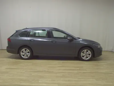 Second-hand VW Golf VIII Life 150 CP (110 kW) 2021 Gri Break