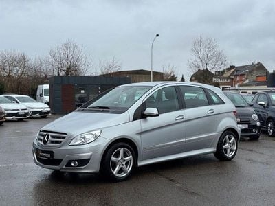 Gebraucht Mercedes B180 116 PS (85 kW) 2011 Silber Van / Kleinbus