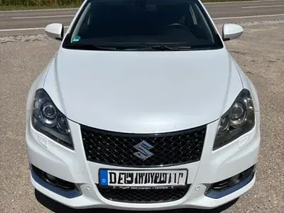 Gebraucht Suzuki Kizashi Sport 178 PS (130 kW) 2012 Weiß Limousine
