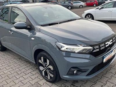 Grau Gebraucht 2025 Dacia Sandero Expression Limousine | 17.375 € (Fairer Preis)